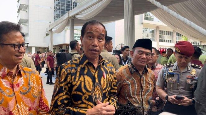 
 Jokowi Bantah Tuduhan Menjegal Anies Baswedan di Pilgub Jakarta dan Jawa Barat