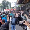 Demo Mahasiswa di Gerbang Pancasila Pintu Belakang DPR RI (Sumber : Suaraindo)