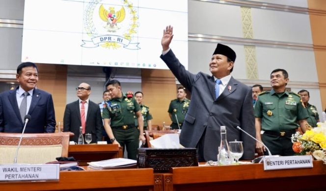 
 Prabowo Setuju Gaji Hakim Dinaikkan: ‘Mereka Harus Terhormat, Tak Boleh Dibeli atau Disogok