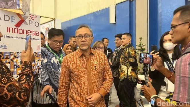 
 Zulkifli Hasan: Pemerintah Siapkan Solusi untuk Atasi Dampak Deflasi, Pedagang dan Kelas Menengah Akan Dibantu