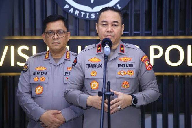 
 Dua Polisi Ditresnarkoba Polda Metro Jaya Dipecat karena Kasus Pemerasan Penonton DWP