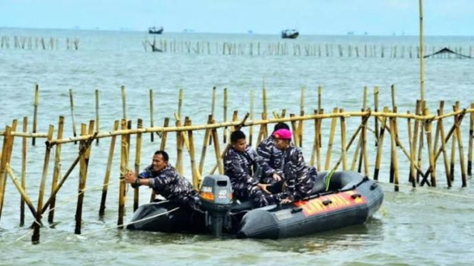 
 TNI AL Tunda Bongkar Pagar Laut Tangerang, Klaim Evaluasi Alat