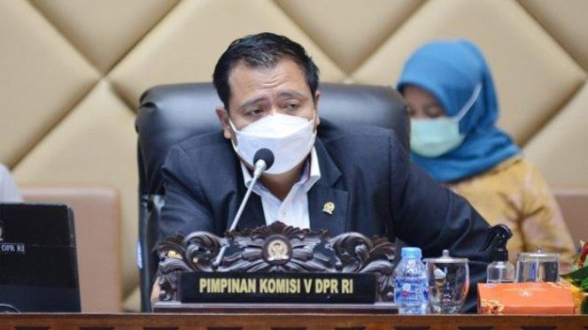 
 Ketua Komisi V DPR Soroti Masalah Truk ODOL dan Harga Tiket Pesawat: Siapa Bertanggung Jawab?